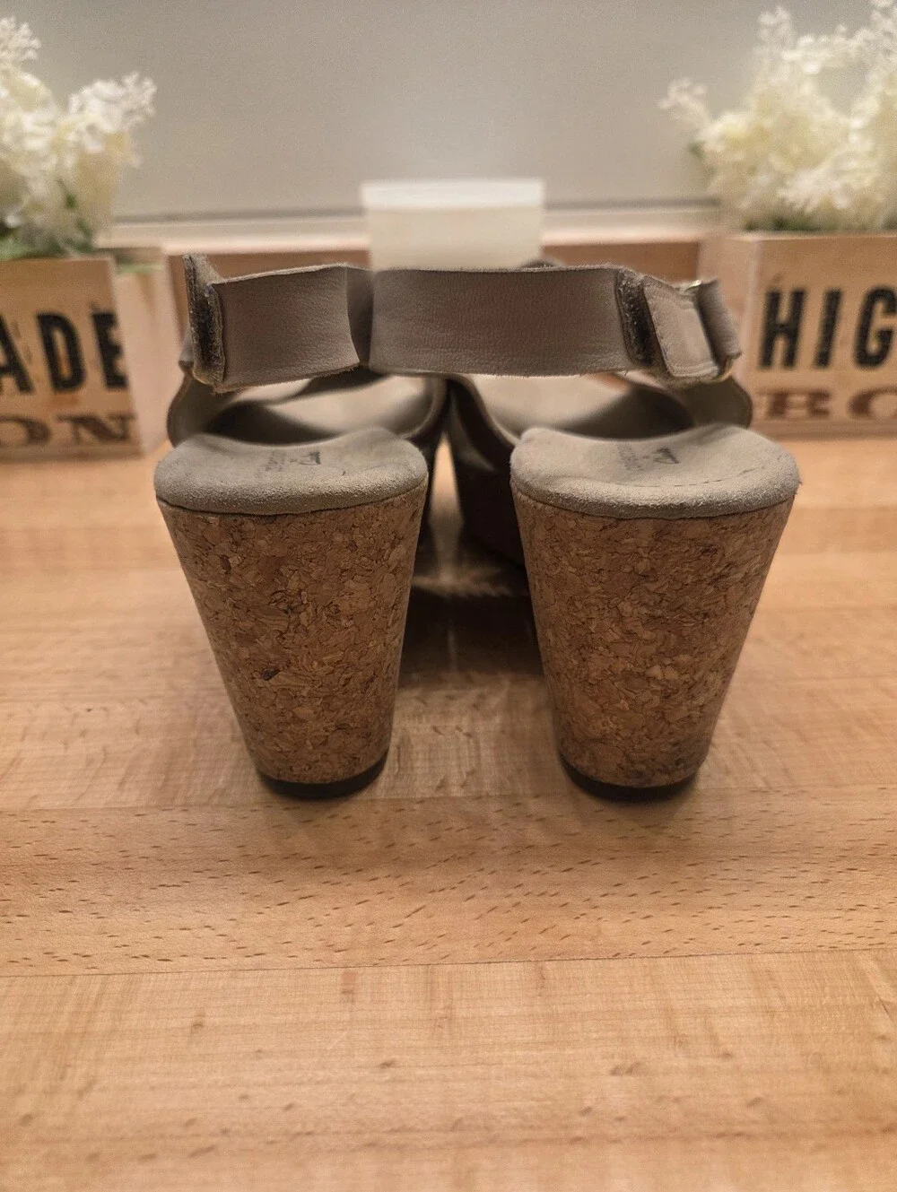 Clarks Annadel Eirwyn Wedge Sandals Taupe Nubuck Women's Size 11W